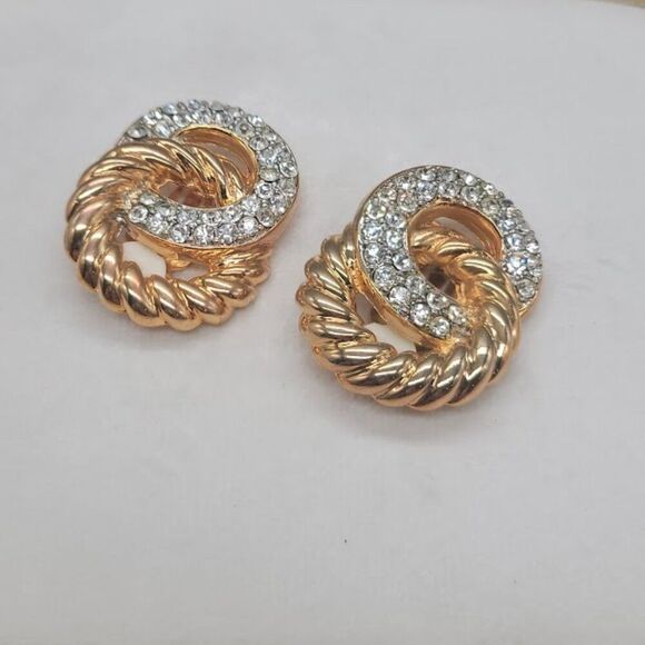 UNBRANDED Vintage Clip On Earrings - Picture 1 of 6